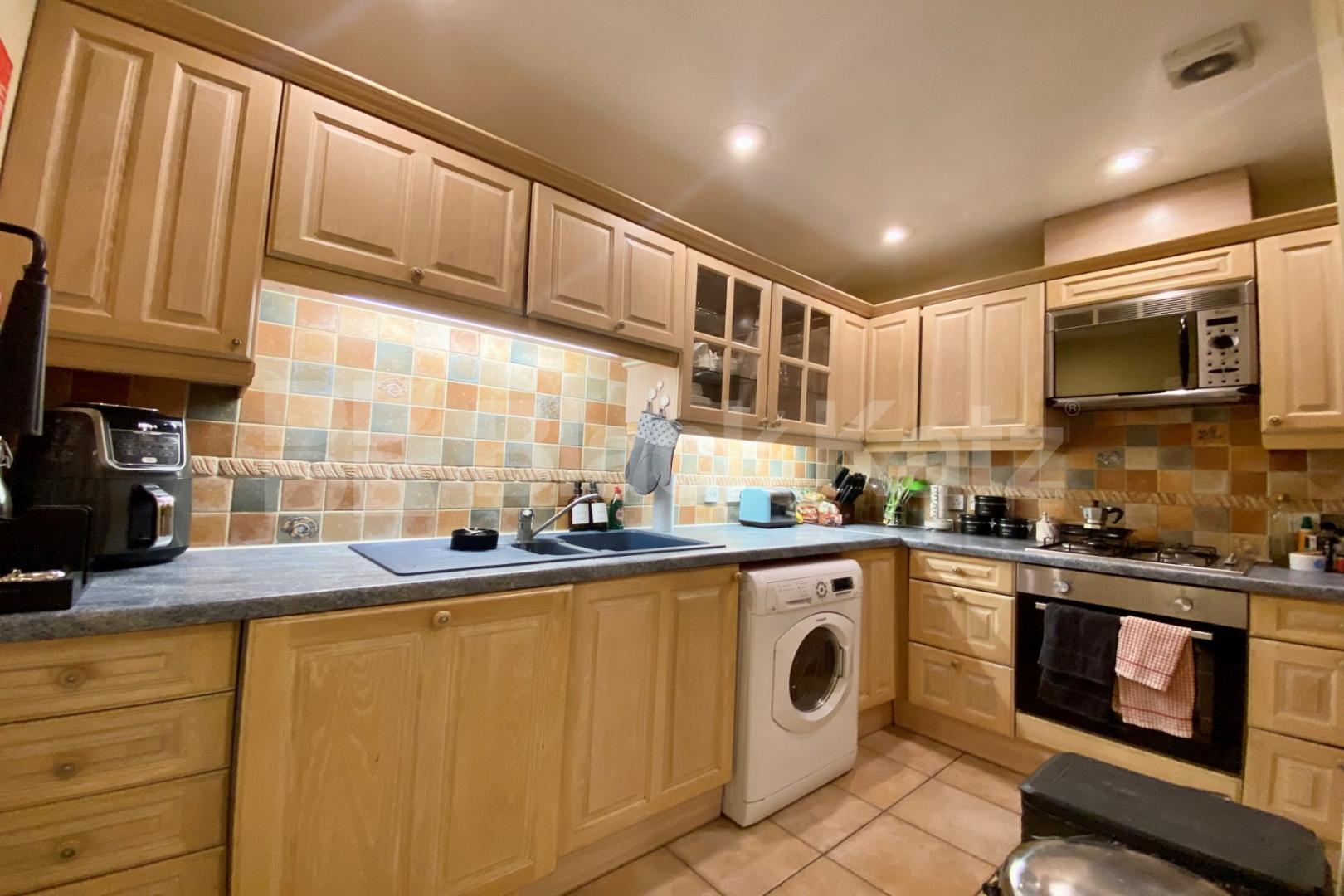 Bright and airy two bedroom apartment opposite the Thames St Georges Square, Pimlico